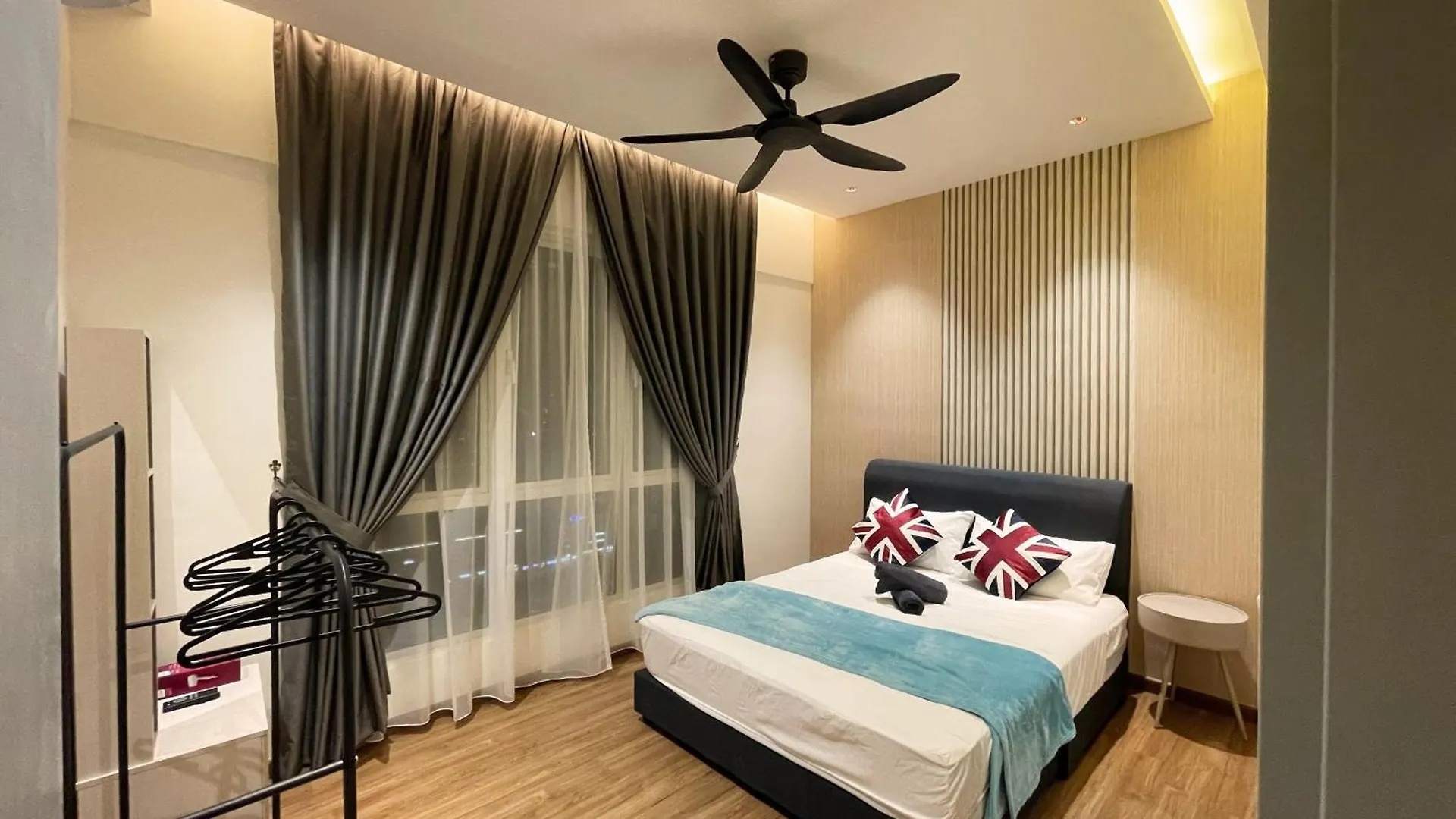 121 Residences By The Homez Near One Utama, Starling Mall, Atria Petaling Jaya 0*,