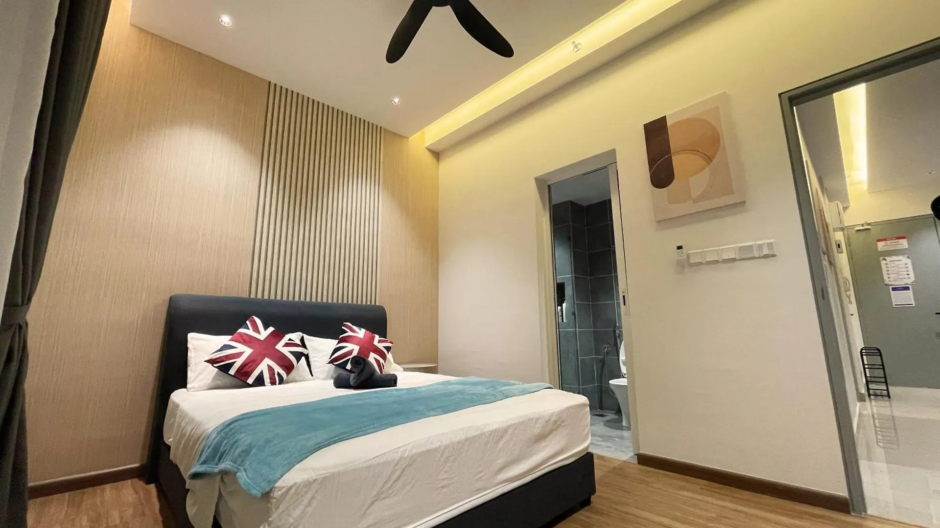 121 Residences By The Homez Near One Utama, Starling Mall, Atria Petaling Jaya 0*,  Malaysia