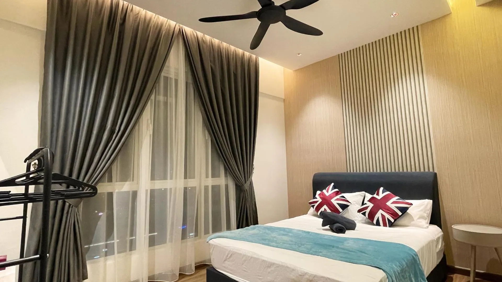 121 Residences By The Homez Near One Utama, Starling Mall, Atria Petaling Jaya 0*,