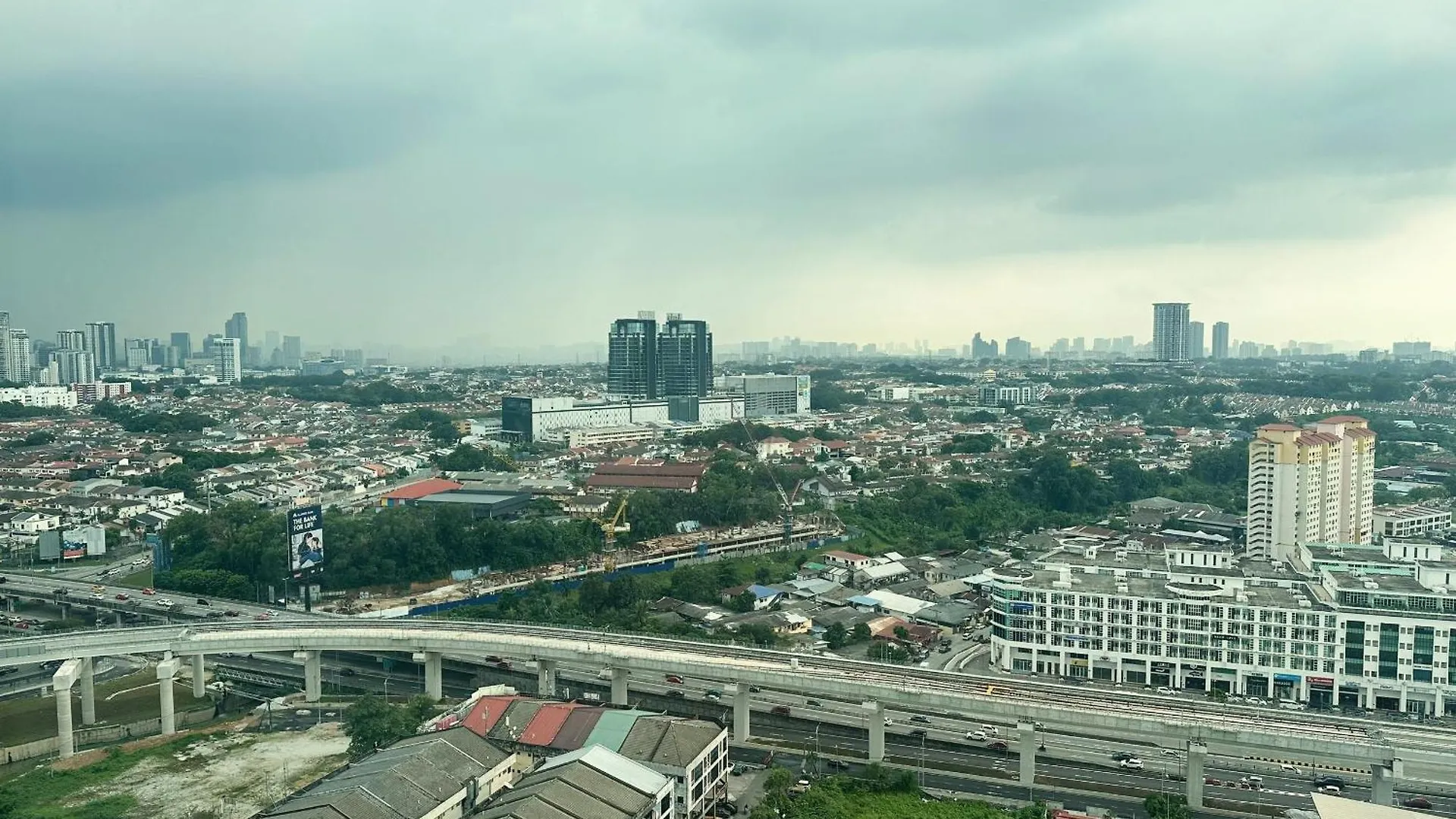 121 Residences By The Homez Near One Utama, Starling Mall, Atria Petaling Jaya 0*,