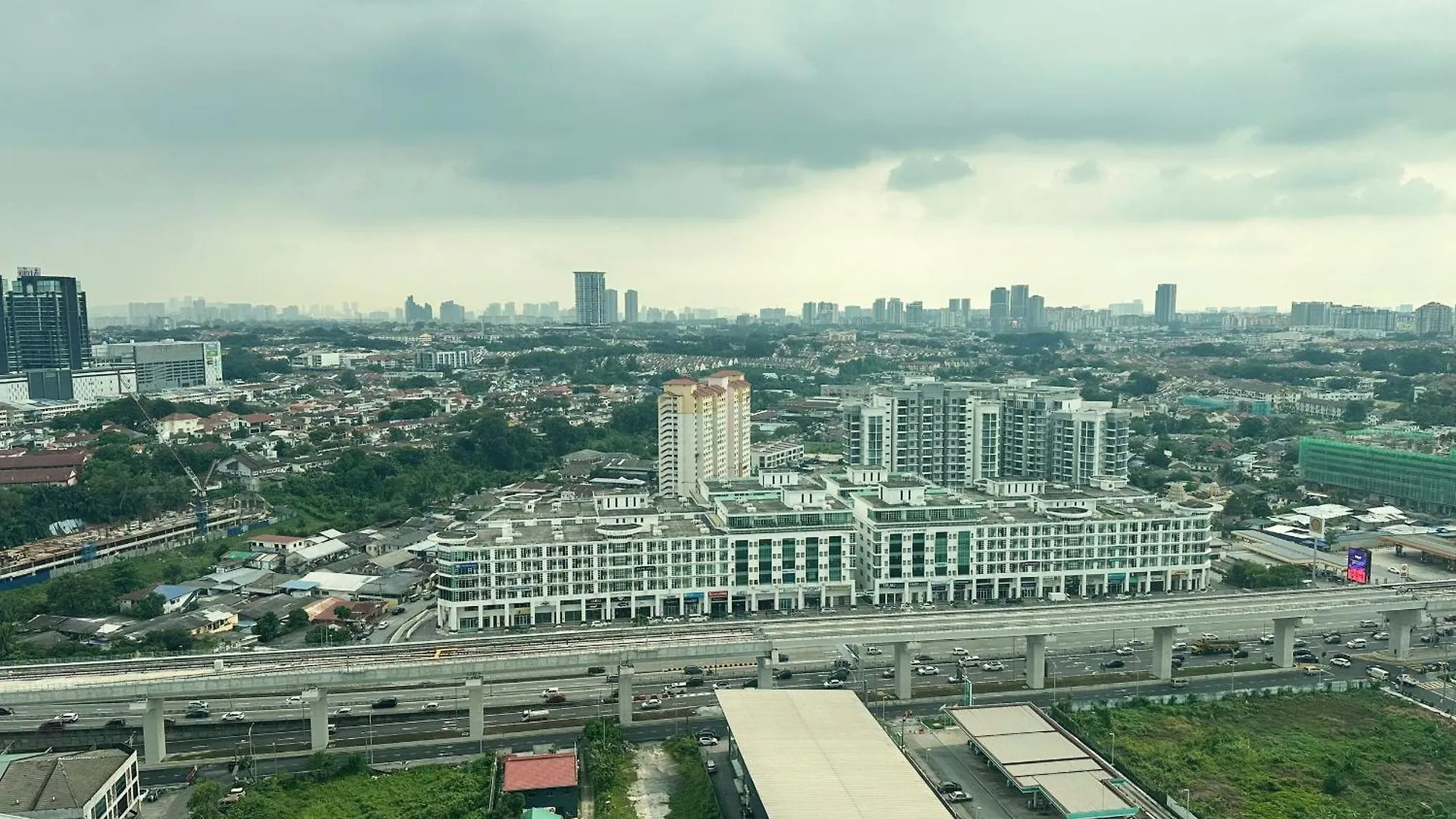 121 Residences By The Homez Near One Utama, Starling Mall, Atria Petaling Jaya Apartment